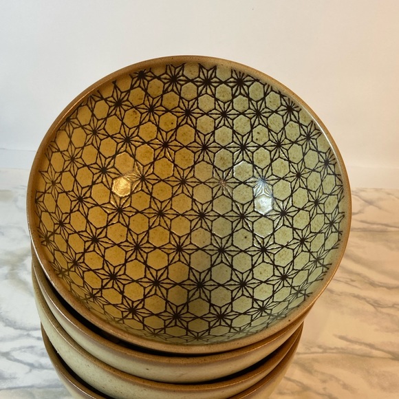 Crate and Barrel Cereal Bowls set of 4 Geometric Flowers Tan. - Picture 4 of 5